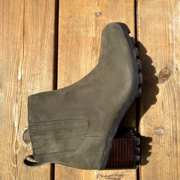 Vionic Wilma Olive Nubuck Waterproof Boots Size 6 - Picture 5 of 16